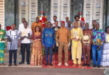 29e édition du FESPACO : les lauréats burkinabè présentent leurs trophées au chef de l’Etat