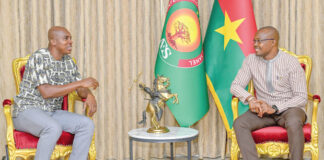 Promotion du sport : l’ambassadeur Charles Kaboré chez le Premier ministre