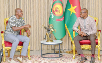 Promotion du sport : l’ambassadeur Charles Kaboré chez le Premier ministre