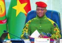 Burkina Faso : le capitaine Ibrahim Traoré adulé à travers le monde