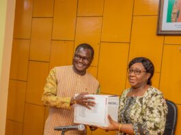 Collecte d’archives et d’artéfacts : remise des archives diplomatiques du mémorial Thomas Sankara