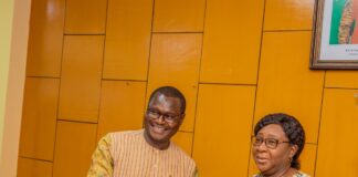 Collecte d’archives et d’artéfacts : remise des archives diplomatiques du mémorial Thomas Sankara