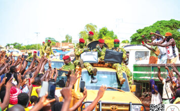 Séjour du président du Faso dans les Hauts-Bassins : les populations de Sya réservent un accueil chaleureux au capitaine Ibrahim Traoré