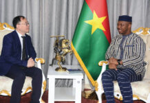 Coopération sino-burkinabè : l’ambassadeur chinois, Lu Shan, dit au revoir au Président de l’ALT Ousmane Bougouma