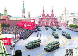 80e anniversaire de la Grande victoire des Russes : Le capitaine Ibrahim Traoré assiste à la parade militaire et dépose une gerbe de fleurs sur « la Tombe du soldat inconnu »