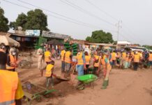 Travaux d’intérêt général à Bobo-Dioulasso : des usagers de la route à la tâche pour incivisme