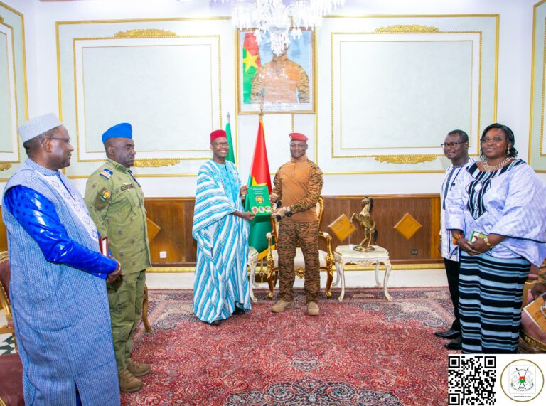 Audience du Président du Faso : L’hymne de l’AES, ‘’la Confédérale’’, soumis au Président Ibrahim Traoré