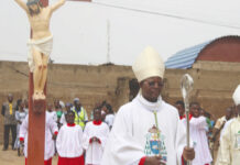 Diocèse de Tenkodogo: Mgr David Koudougou tient le bâton pastoral