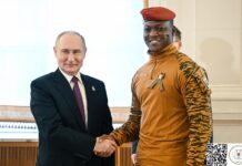 Moscou: les Présidents TRAORÉ et POUTINE participent à une soirée culturelle d’hommage