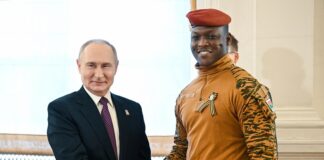 Moscou: les Présidents TRAORÉ et POUTINE participent à une soirée culturelle d’hommage