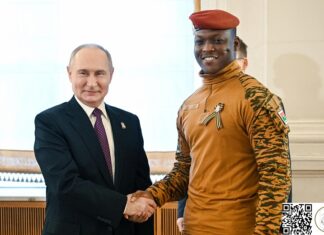 Moscou: les Présidents TRAORÉ et POUTINE participent à une soirée culturelle d’hommage