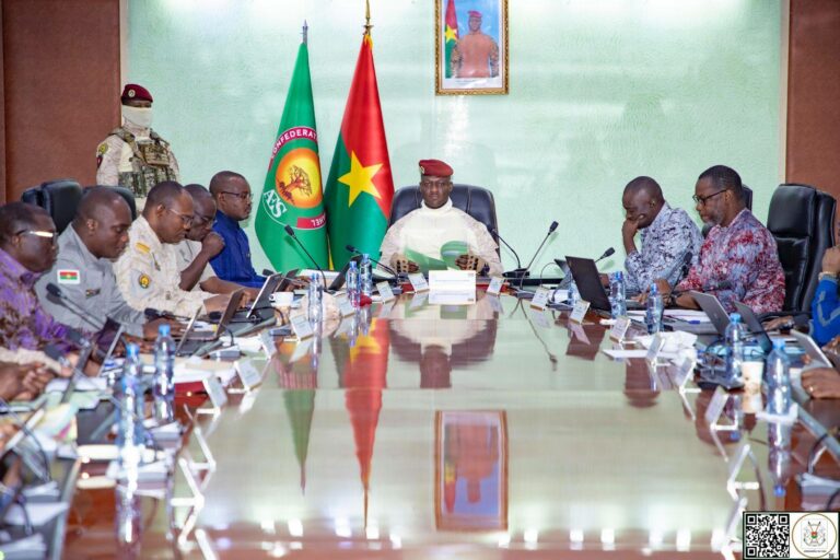 Conseil des ministres : le gouvernement décide de la création d’une Société des Aéroports du Burkina Faso et d’une brigade pour lutter contre l’incivisme