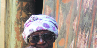 Cour royale de Tiébélé Kayè Tintama, la gardienne de la tradition … et du « dora »