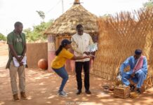Promotion du cinéma burkinabè : le Ministre Pingdwendé Gilbert OUEDRAOGO sur le plateau de tournage de la Saison 2 de la série « Bienvenue à Kikidéni »