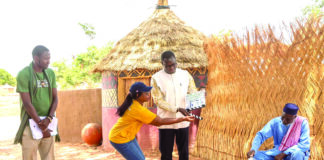Cinéma burkinabè : le ministre Pingdwendé Gilbert Ouédraogo encourage les acteurs de « Bienvenue à Kikidéni »