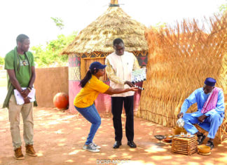 Cinéma burkinabè : le ministre Pingdwendé Gilbert Ouédraogo encourage les acteurs de « Bienvenue à Kikidéni »