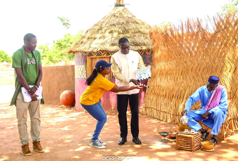 Cinéma burkinabè : le ministre Pingdwendé Gilbert Ouédraogo encourage les acteurs de « Bienvenue à Kikidéni »