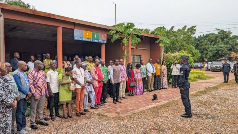 Montée mensuelle des couleurs : Le MCCAT aux côtés du personnel de l’Agence Burkinabè de la Cinématographie et de l’Audiovisuel