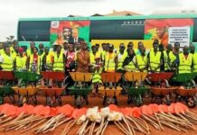 Initiative présidentielle: du ciment, des brouettes, des pelles, des gants et de la main-d’œuvre pour Faso Mêbo