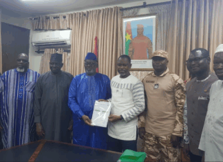 Prévention du discours haineux au Burkina: la FAIB remet au gouvernement un guide sur le discours alternatif