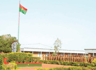 Montée des couleurs: les FDS « communient » autour du drapeau national
