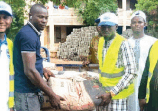 Initiative présidentielle Faso Mêbo: le PDG de « Aboul Aziz wend Ya wendé » fait don de ciment