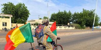 Faso Mêbo : un septuagénaire parcourt 110 km à vélo pour remettre deux sacs de ciment