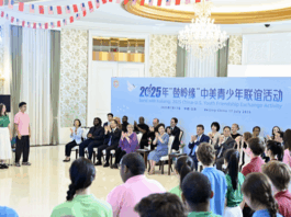 Peng Liyuan assiste à un événement sur l’amitié entre les jeunes chinois et américains