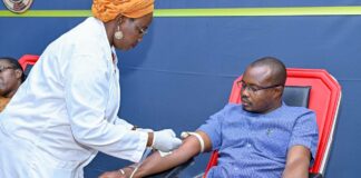 Don de sang: le gouvernement donne l’exemple et appelle à la solidarité nationale