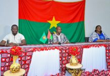 𝐕𝐢𝐬𝐢𝐭𝐞 𝐝’𝐚𝐦𝐢𝐭𝐢𝐞́ 𝐚𝐮 𝐌𝐚𝐥𝐢 : 𝐥𝐞 𝐏𝐫𝐞𝐦𝐢𝐞𝐫 𝐦𝐢𝐧𝐢𝐬𝐭𝐫𝐞 𝐚̀ 𝐥’𝐞́𝐜𝐨𝐮𝐭𝐞 𝐝𝐞 𝐥𝐚 𝐝𝐢𝐚𝐬𝐩𝐨𝐫𝐚