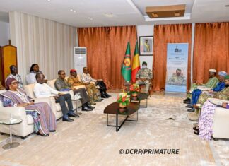 𝐕𝐢𝐬𝐢𝐭𝐞 𝐝’𝐚𝐦𝐢𝐭𝐢𝐞́ 𝐚𝐮 𝐌𝐚𝐥𝐢 : 𝐥𝐞 𝐏𝐫𝐞𝐦𝐢𝐞𝐫 𝐦𝐢𝐧𝐢𝐬𝐭𝐫𝐞 𝐫𝐞𝐜̧𝐮 𝐚𝐮 𝐏𝐚𝐥𝐚𝐢𝐬 𝐝𝐞 𝐊𝐨𝐮𝐥𝐨𝐮𝐛𝐚