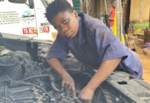 Mécanique automobile à Dédougou: Sabine Sangaré, un « moteur »  dans un monde d’hommes