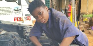 Mécanique automobile à Dédougou: Sabine Sangaré, un « moteur » dans un monde d’hommes