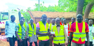 Initiative présidentielle Faso Mêbo: l’Amicale des protocoles des institutions et ministères apportent trois « bennes de sable »
