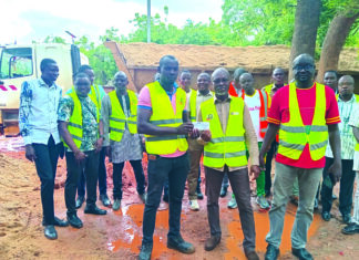 Initiative présidentielle Faso Mêbo: l’Amicale des protocoles des institutions et ministères apportent trois « bennes de sable »