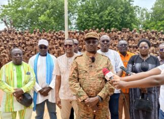 Visite de personnalités au Camp vacances Faso Mêbo: le ministre Dingara encourage les campeurs