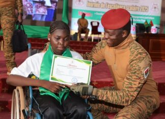 Excellence scolaire 2025:le président du Faso invite les lauréats à créer de la matière