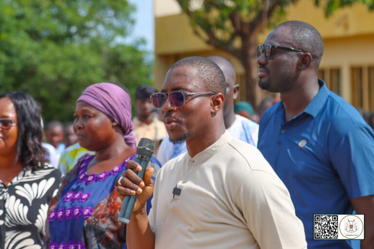 Immersion patriotique : le Ministre Directeur de Cabinet du Président du Faso encourage les bacheliers à Manga