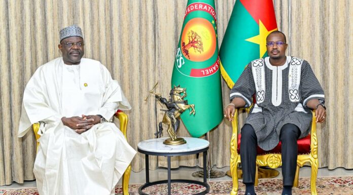 𝐂𝐨𝐨𝐩𝐞́𝐫𝐚𝐭𝐢𝐨𝐧 𝐫𝐞́𝐠𝐢𝐨𝐧𝐚𝐥𝐞 : 𝐥𝐞𝐬 𝐦𝐢𝐧𝐢𝐬𝐭𝐫𝐞𝐬 𝐝𝐞 𝐥’𝐄𝐧𝐯𝐢𝐫𝐨𝐧𝐧𝐞𝐦𝐞𝐧𝐭 𝐝𝐮 𝐜𝐨𝐦𝐩𝐥𝐞𝐱𝐞 𝐖-𝐀𝐫𝐥𝐲-𝐏𝐞𝐧𝐝𝐣𝐚𝐫𝐢 𝐜𝐡𝐞𝐳 𝐥𝐞 𝐏𝐫𝐞𝐦𝐢𝐞𝐫 𝐦𝐢𝐧𝐢𝐬𝐭𝐫𝐞