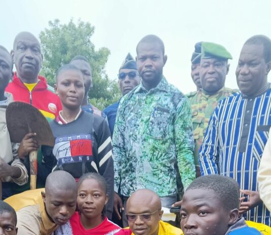 Immersion patriotique: les élèves immergés participent au renforcement du couvert végétal de Gaoua
