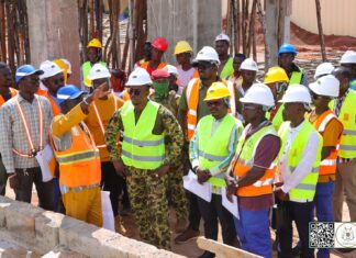 Construction d’un amphithéâtre à l’IBAM et d’un Centre médical communal à Gampèla : le Ministre, Directeur de Cabinet du Président du Faso maintient la pression sur les entreprises