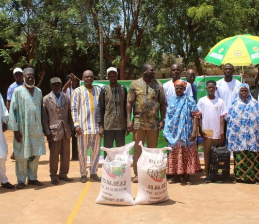 CNSS/Yaadga : 50 kits scolaires, des bourses d’études et des vivres pour les orphelins et veuves