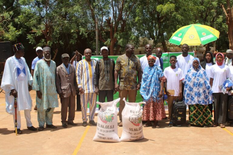 CNSS/Yaadga : 50 kits scolaires, des bourses d’études  et des vivres pour les orphelins et veuves