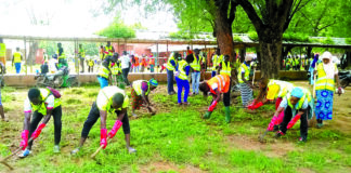 Opération coup de balai volontaire: 48 heures pour assainir des services publics à Manga