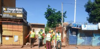 Assainissement de la ville de Ouagadougou: des commerçants de « 10 yaar » apportent leur soutien