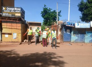 Assainissement de la ville de Ouagadougou: des commerçants de « 10 yaar » apportent leur soutien