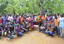 Initiative présidentielle Faso Mêbo: les supporters du FC Barcelone font un don de matériaux