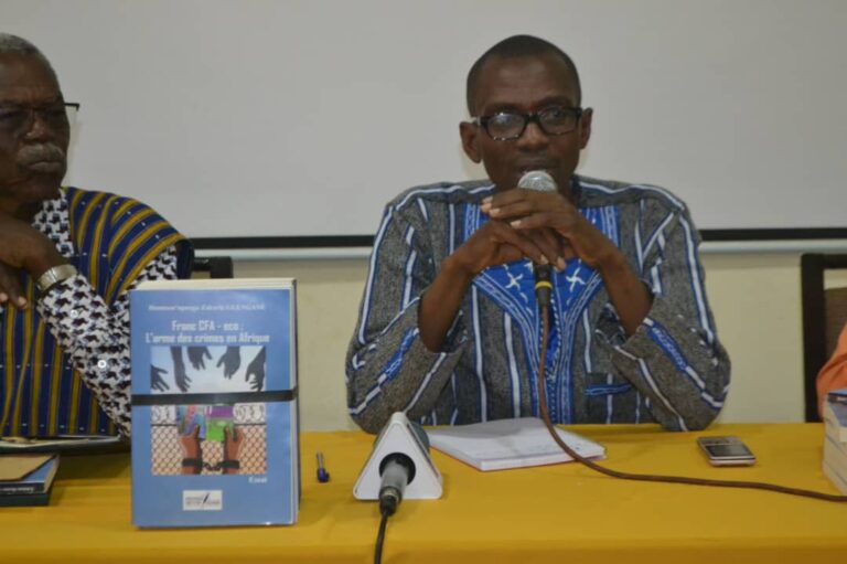 Littérature: Zakaria Guengané présente « Franc CFA-Eco : l&rsquo;arme  des crimes en Afrique »