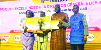 Prix d’Excellence 2025 de la DGI: Boukaré Sawadogo, de la direction provinciale du Mouhoun, décroche le Super prix Agent