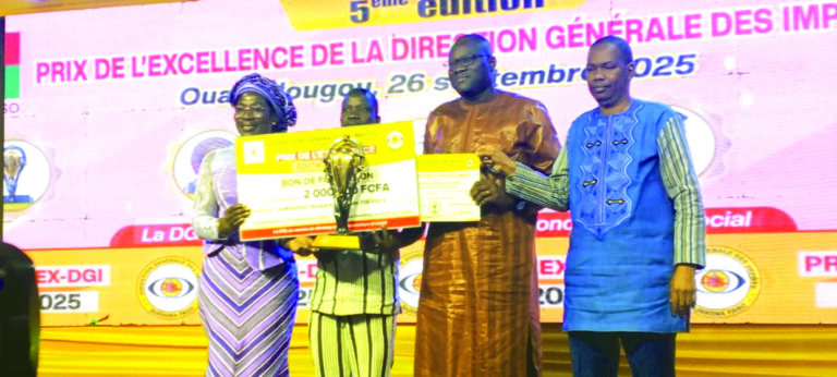 Prix d’Excellence 2025 de la DGI: Boukaré Sawadogo, de la direction provinciale du Mouhoun, décroche le Super prix Agent